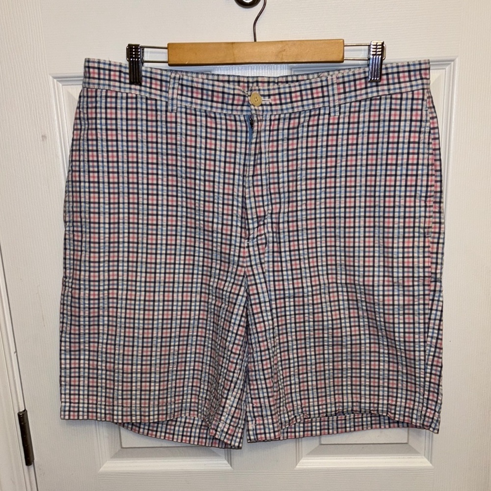 Men’s vineyard vines shorts size 36